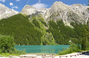 Lago di Anterselva nell'area di vacanze Plan de Corones