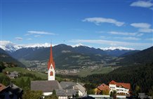 Vista da Sorafurcia a Valdaora e Rasun